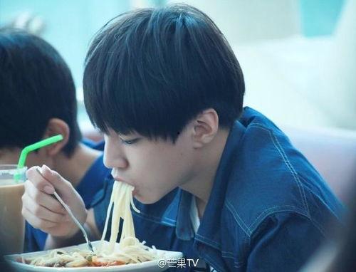 娱乐吃瓜蜀黍王俊凯小说,娱乐圈的甜蜜瓜田